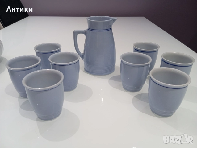 Порцеланов стар сервиз маркиран 