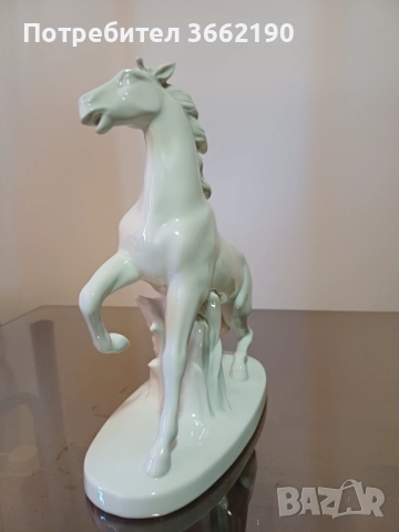 Порцеланов кон, снимка 2 - Декорация за дома - 52498186