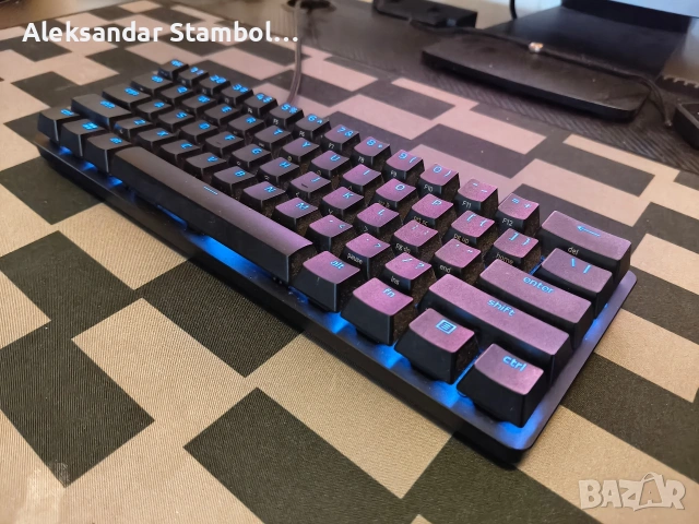 Геймърска клавиатура Razer Huntsman mini, снимка 4 - Клавиатури и мишки - 53393975