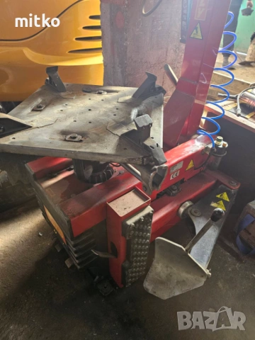 Машина за монтаж и демонтаж на гуми НОВА Corghi, снимка 3 - Други машини и части - 53402133