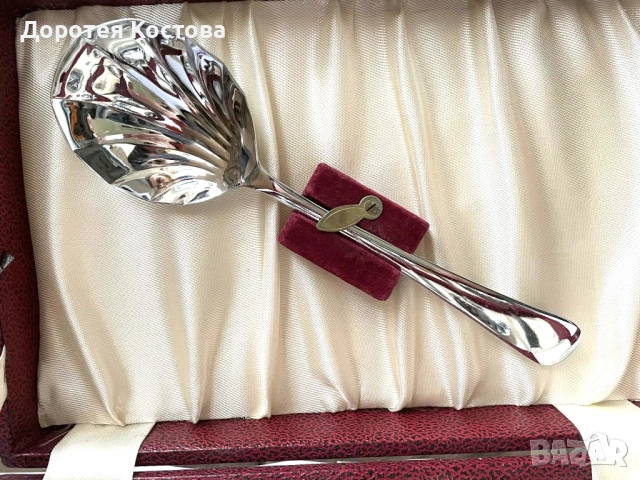 Красив комплект от Англия в оригиналната му кутия, снимка 3 - Прибори за хранене, готвене и сервиране - 52666472