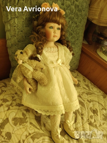 Седяща порцеланова кукла на Алберон, снимка 2 - Кукли - 53843969