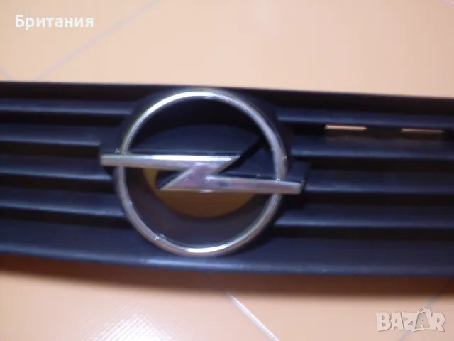 Предна решетка с емблема- маска Астра Г.