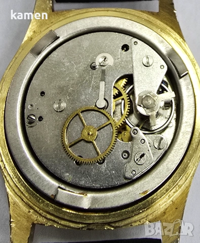 Винтидж антимагнитен часовник RUHLA - произведен в ГДР - позлатен - нова черна каишка, снимка 7 - Антикварни и старинни предмети - 53658800