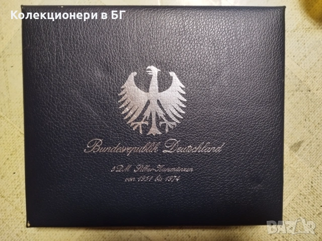 КОЖЕНА КУТИЯ ЗА СЪХРАНЕНИЕ  НА 73 МОНЕТИ ОТ 5 ГЕРМАНСКИ МАРКИ /виж описанието/