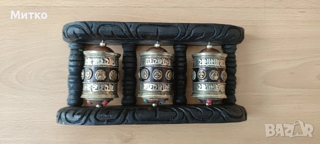 Тибетски молитвени барабани с мантри