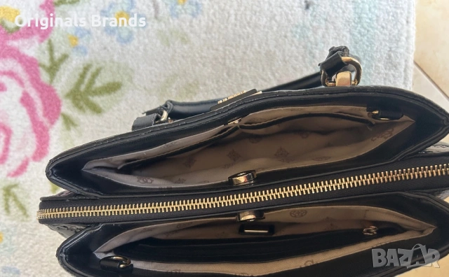 ❤️Страхотна чанта, оригинална на GUESS!❤️, снимка 4 - Чанти - 54147263