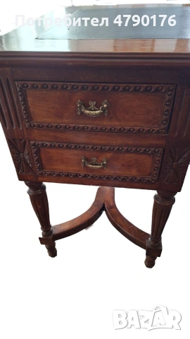 Красиво дървено бюро