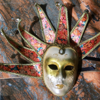 Венециански маски ръчно изработени и оцветени . Може и на стена да се позиционират , снимка 4 - Декорация за дома - 45035228