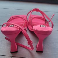Неоново розови токчета River Island, снимка 3 - Дамски обувки на ток - 45603792
