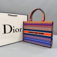 Дамска чанта Christian Dior, снимка 2 - Чанти - 45248528