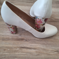 Дамски бели обувки със шарен ток на цветя 39 номер, снимка 12 - Дамски обувки на ток - 45018440