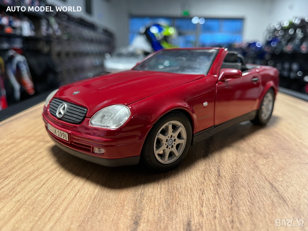 МАISTO колекционерски модел MERCEDES-BENZ SLK200 2000 г. 1:18 мащаб, снимка 1