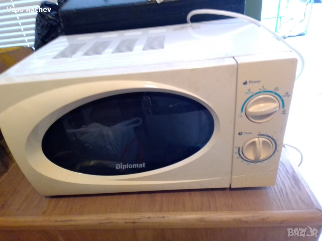 Микровълнова фурна Diplomat 700W използвана, снимка 1