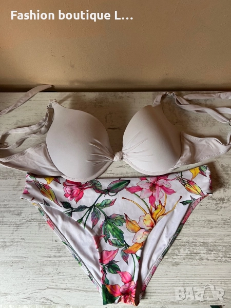 Комплект бял бански с флорална долница с цветя 46 размер C чашка 🌸🪷🌺🌷💐🌹🤍🩷❤️, снимка 1
