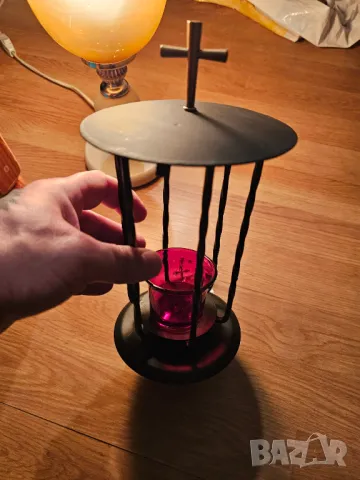 Голямо настолно кандило от ковано желязо, бронз и кръст за да се помолите на Бог Исус Христоси, снимка 4 - Антикварни и старинни предмети - 49786269