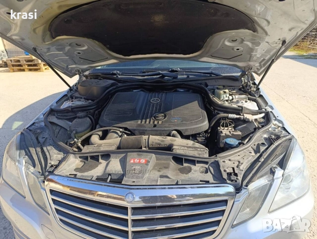 Mercedes-Benz E 220 Ръчна, снимка 8 - Автомобили и джипове - 52591919