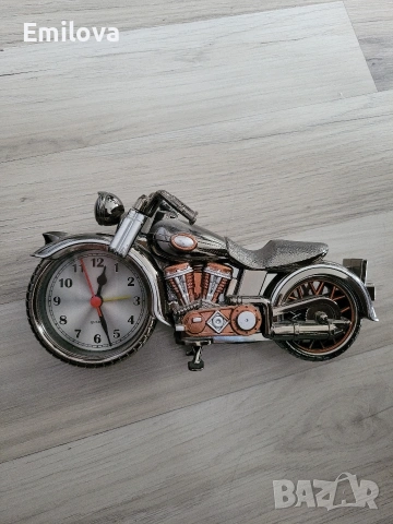 Сувенир мотор часовник