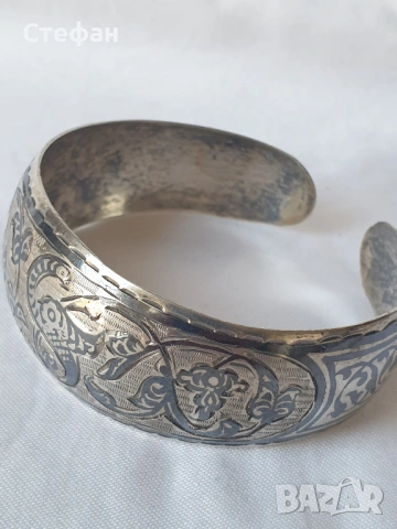 Сребърна гривна