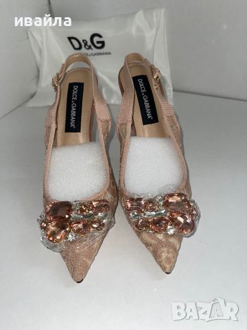 Бежови обувки на ток остри с дантела долче dolce and Gabbana d&g