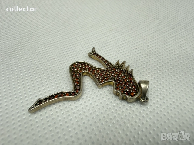 Сребърен медальон със силует на жена. №7786, снимка 3 - Колиета, медальони, синджири - 52882367