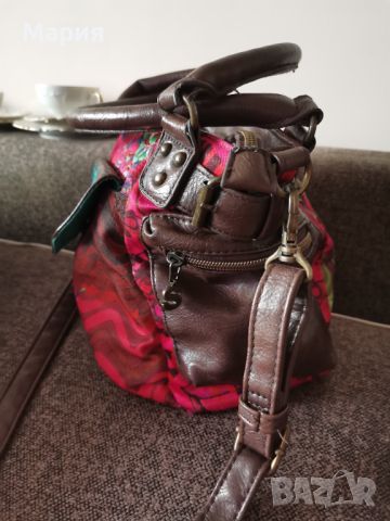 Desigual чанта през рамо, снимка 10 - Чанти - 46427960