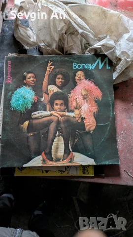 грамофонна плоча доста рядка доста запазена Бони м 
