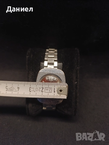 Дамски часовник Слава, снимка 3 - Антикварни и старинни предмети - 52347016