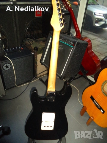 Behringer stratocaster guitar, снимка 4 - Китари - 53160193