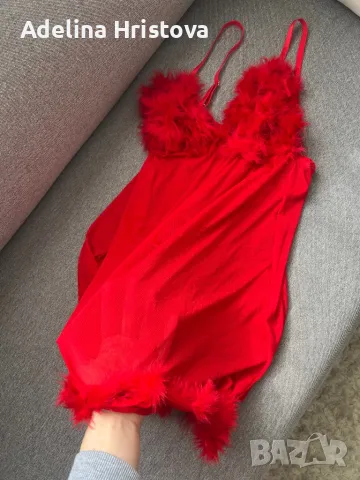 Червена нощница мрежа прозрачна с пера