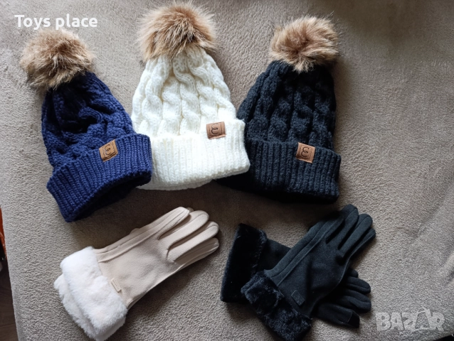 Зимна плетена шапка с пух, ръкавици 