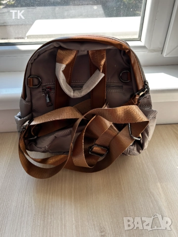 Продавам нова дамска чанта тип раница, снимка 2 - Чанти - 51945951