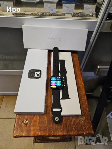 Часовникът е алтернативен вариант на Apple 10 Series Пълен комплект. 