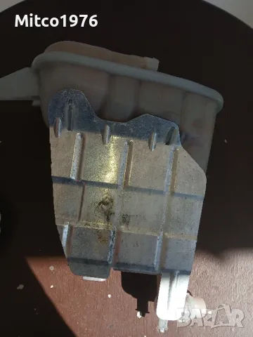 казанче антифриз Audi A4 B8, снимка 2 - Части - 49902392