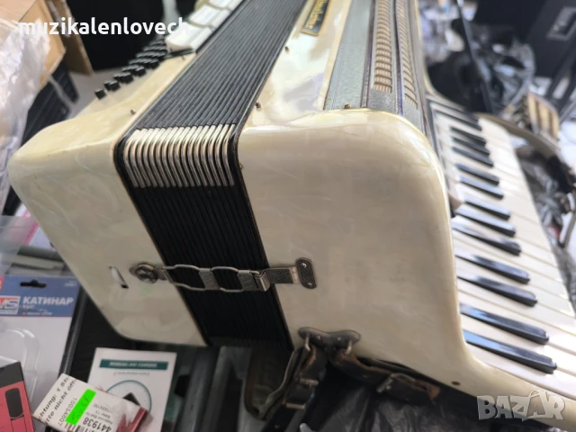 Акордеон Велтмайстер 60 баса /weltmeister/ - Много приличен, снимка 5 - Акордеони - 50861096