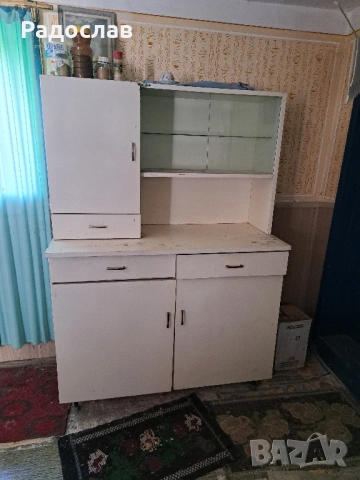 Голям старинен бюфет