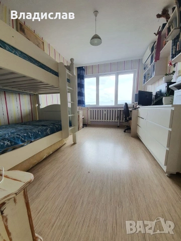 Дървено, масивно легло на два етажа