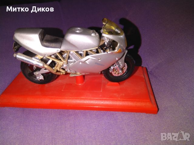 Умален макет на марков мотор Ducati  Supersport 900FE-на Maisto мащаб 1/12, снимка 6 - Велосипеди - 46809901