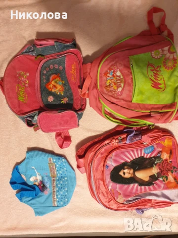 Продавам няколко детски ранички и малка чантичка. Обща цена 10 лв.