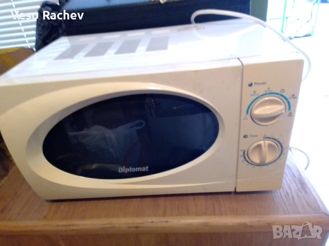 Микровълнова фурна Diplomat 700W използвана