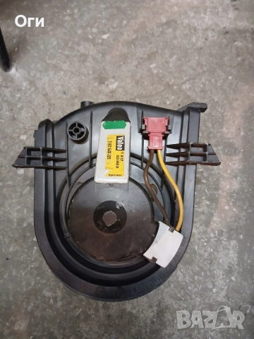 Моторче парно за Фолксваген Голф 3 и Поло 6N 1H1 820 021