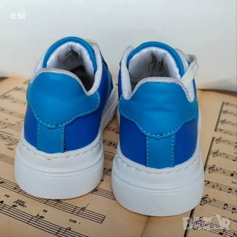 GUESS Детски маратонки, снимка 5 - Детски маратонки - 51601177