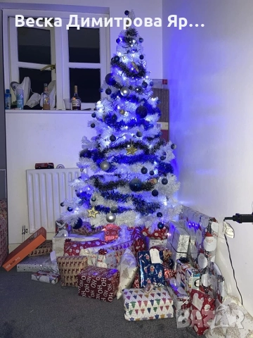 Коледна Снежно бяла или зелена елха с шишарки + пласмасова стойка ТОП ПРЕДЛОЖЕНИЕ, снимка 9 - Декорация за дома - 52659035