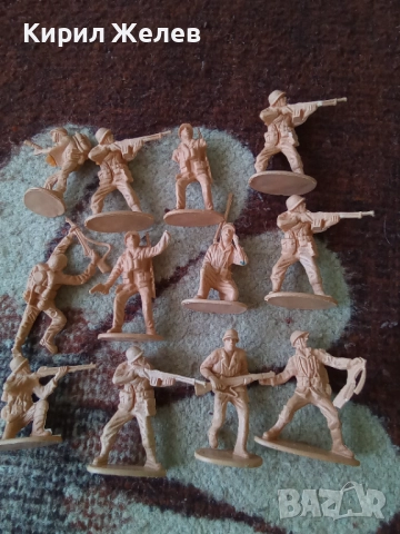 Войници пластмасови 12 броя 51728, снимка 5 - Колекции - 52105205