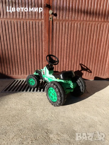 Детски трактор с педали, снимка 2 - Детски велосипеди, триколки и коли - 50960209