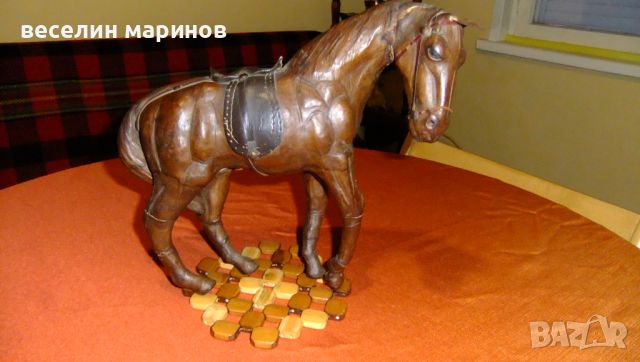 Продавам статуетка кожен кон.