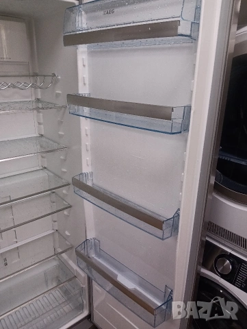 Огромен иноксов хладилник който прави газирана вода Аег Aeg с две години гаранция!, снимка 4 - Хладилници - 53895358