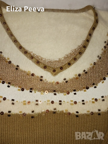 Пуловер с паети и мохер в горната часр