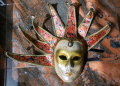Венециански маски ръчно изработени и оцветени . Може и на стена да се позиционират , снимка 4