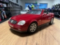 МАISTO колекционерски модел MERCEDES-BENZ SLK200 2000 г. 1:18 мащаб, снимка 1